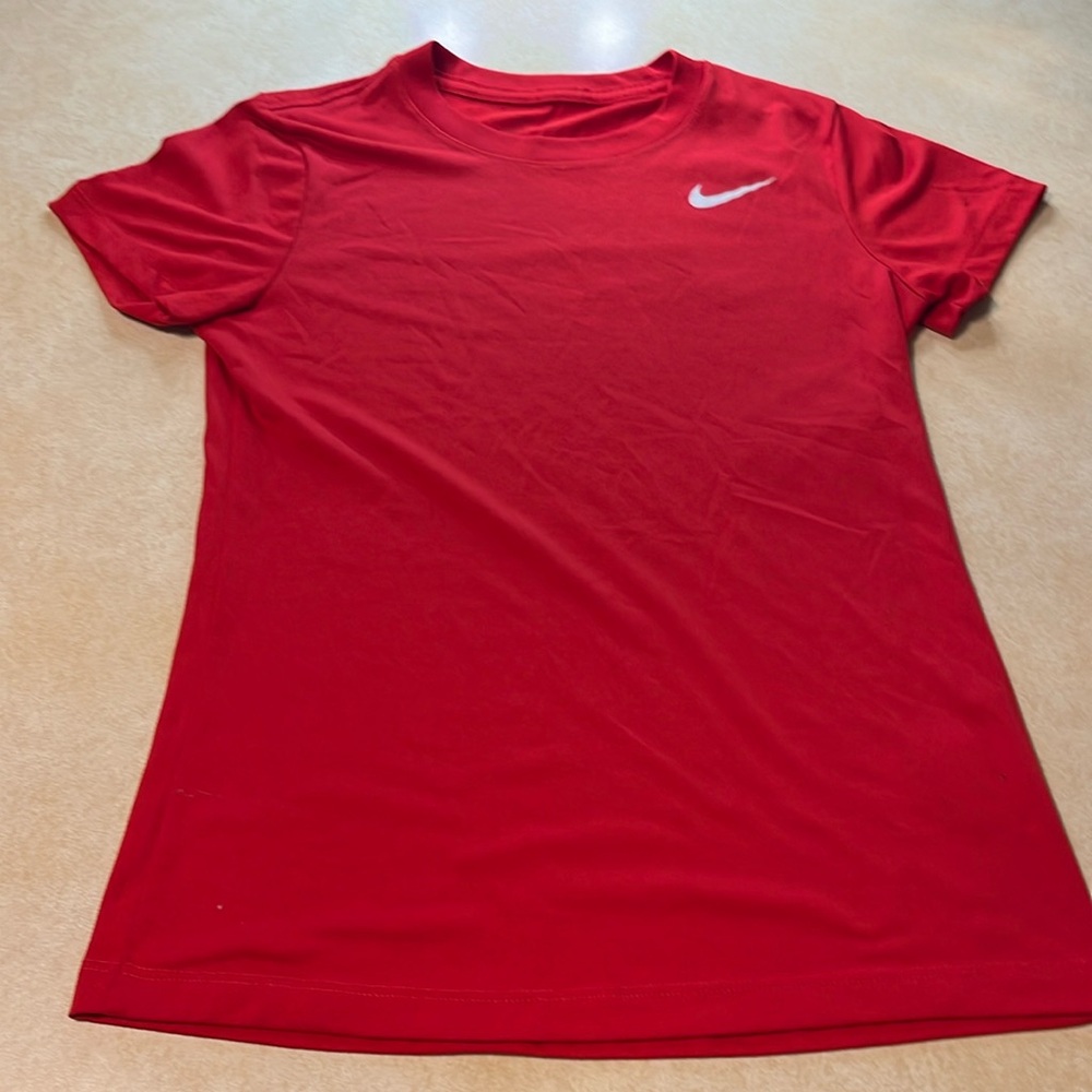 NIKE DRI-FIT Women’s Small Red T-shirt